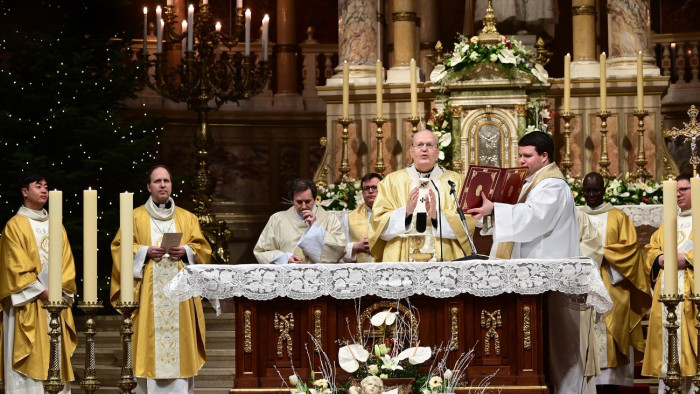 Zsúfolásig megtelt Szent István-bazilika