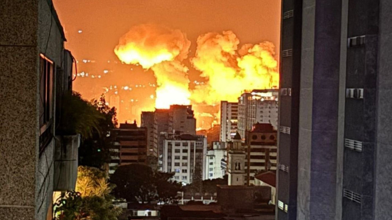 Robbanásokról és füstoszlopokról számoltak be szemtanúk Caracasban