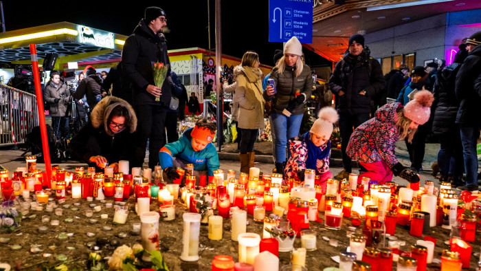 Bűnügyi vizsgálatot indítottak a tűzvész pusztította svájci bár üzletvezetői ellen