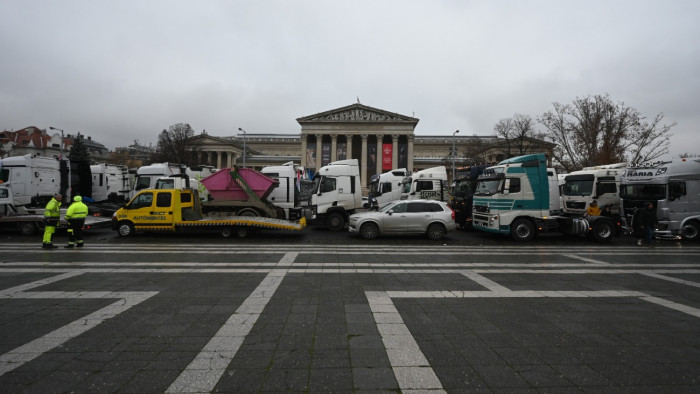 Újabb demonstrációt lengettek be a magas útdíj miatt a fuvarozók