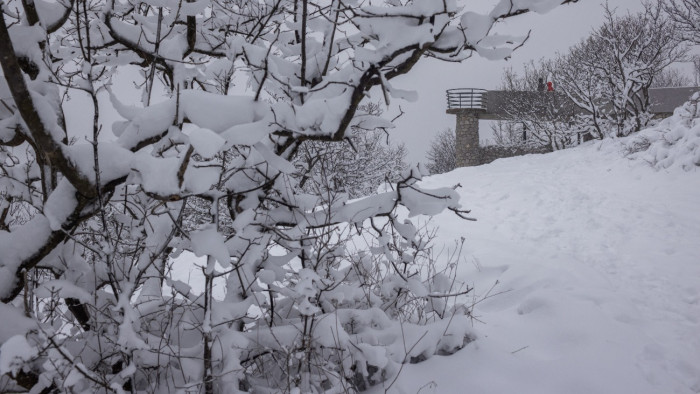 Már nagyon támad a hó, és ez csak az eleje – fotók, videó