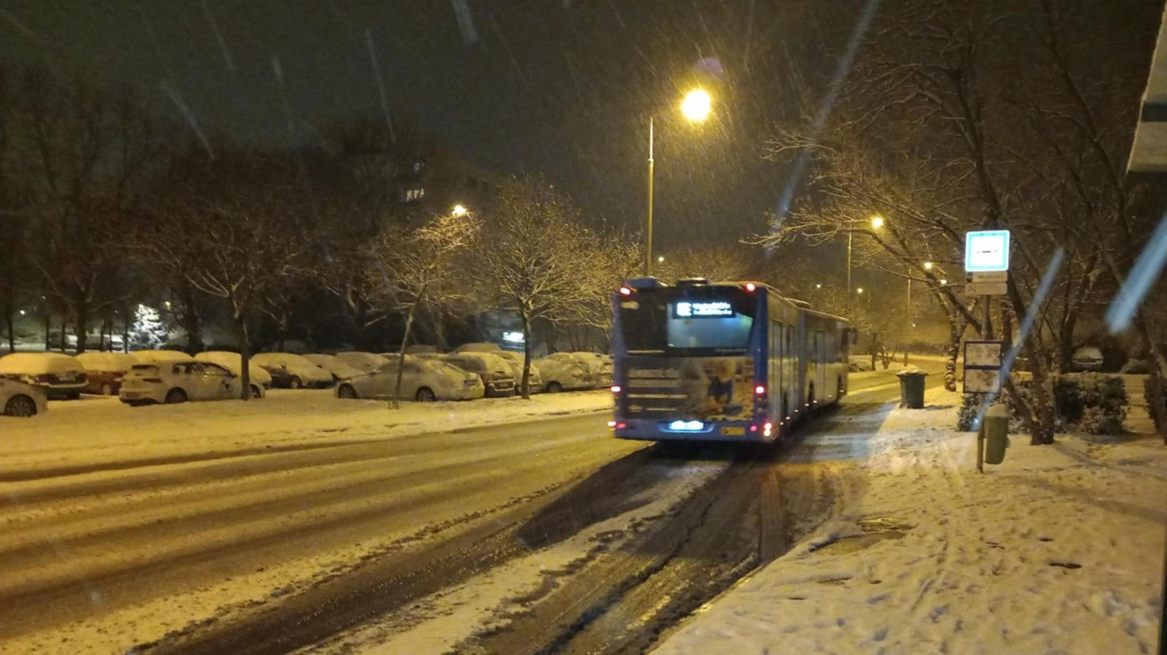 Éjfélkor is havazott, izgalmas lesz a reggelünk – fotók