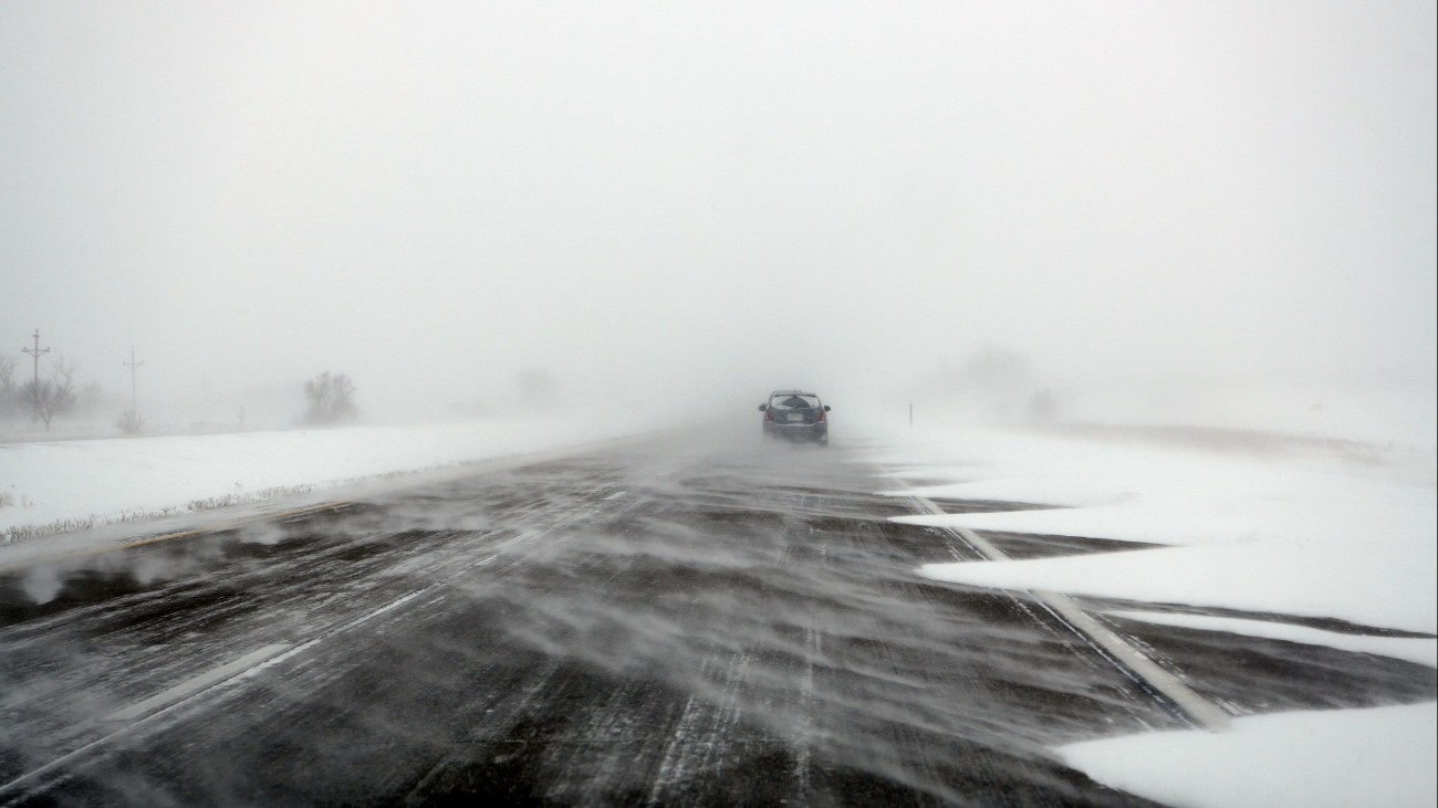 Hófúvás jön, ezekben a megyékben fokozott óvatossággal vezessünk