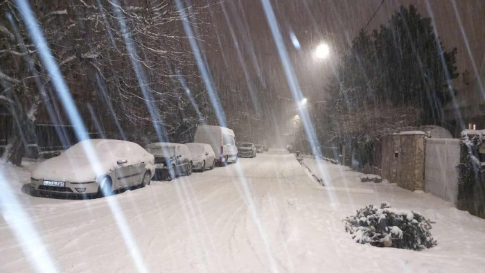 Abbamarad és újraindul, sőt – a szerdai időjárásban sem lesz sok köszönet, riasztás is érvényben van