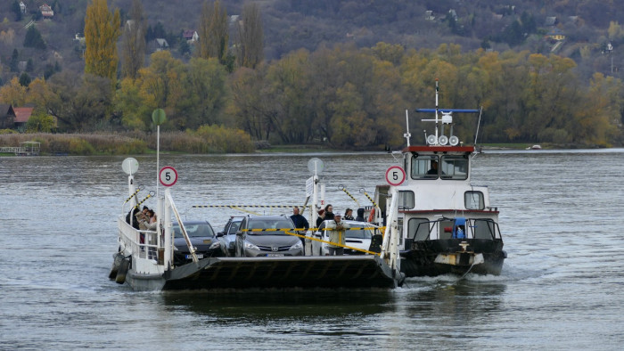 Aggasztó a helyzet a Dunán, a komp is leállt Visegrádnál