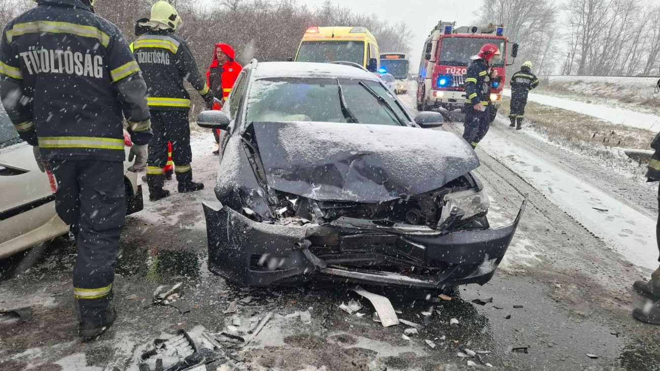 Brutális statisztika: 323 riasztás futott be a tűzoltókhoz egyetlen nap alatt, áramellátási zavarok vannak