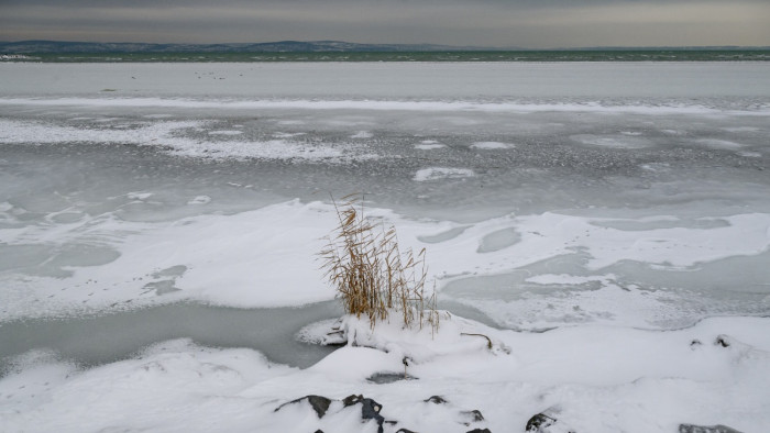 Most képgalériában is megnézheti, hogyan jegesedik a Balaton