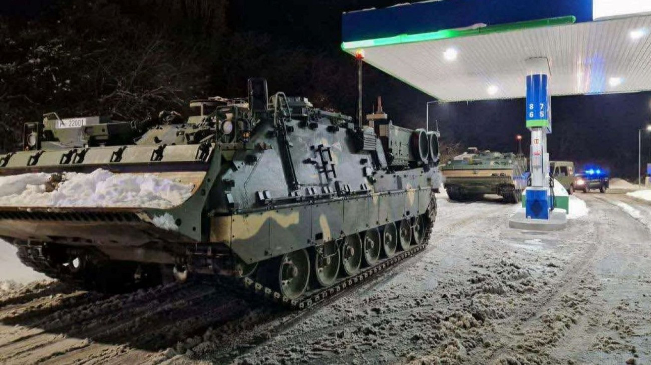 Katonai monstrum érkezett menteni a Vértesbe – fotók