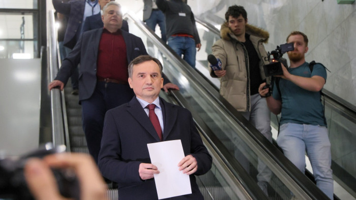 Ismét Magyarországra menekült egy volt lengyel miniszter