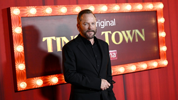 Kiefer Sutherland rátámadt egy sofőrre, letartóztatták