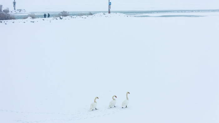 A rendőrség is megszólalt a Balaton jegéről