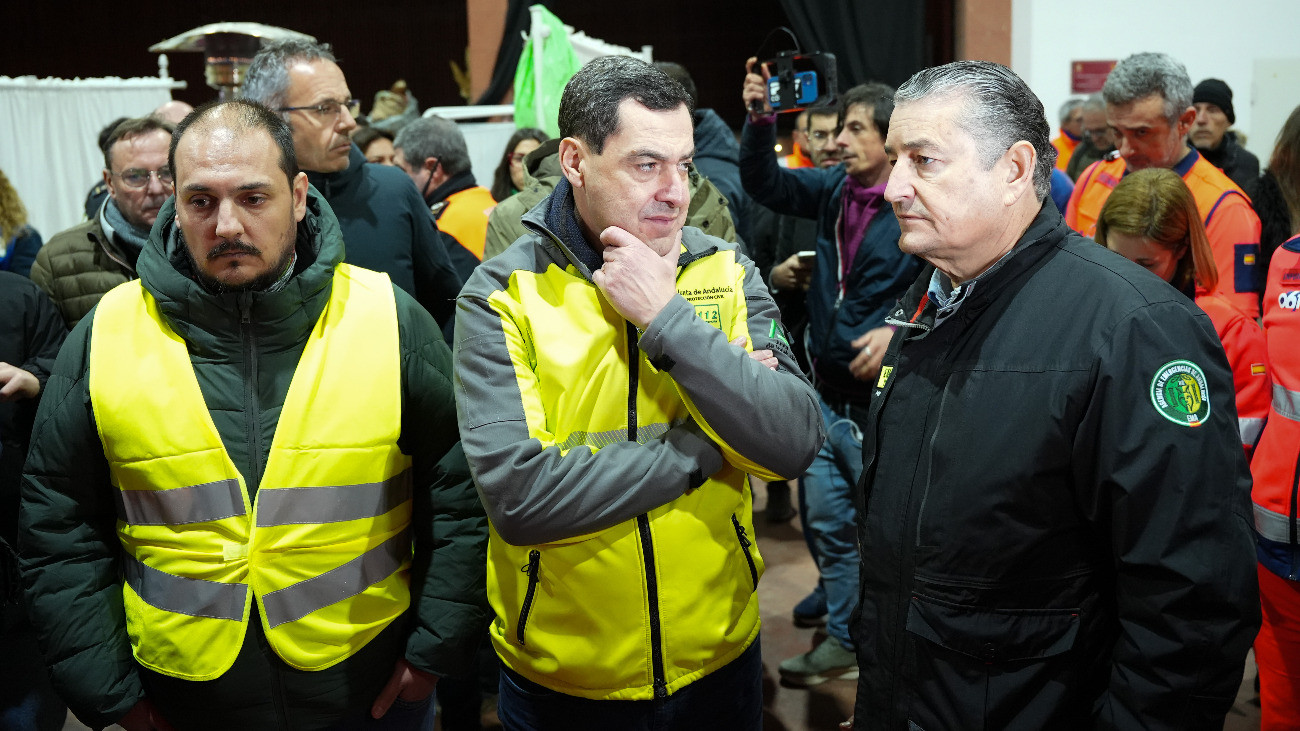 A vonat ablakán másznak ki a katasztrófa túlélői – elképesztő videó Spanyolországból