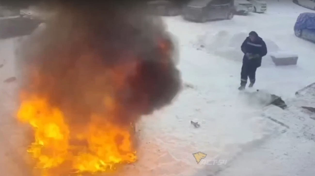 Hőlégfúvóval próbálta felmelegíteni a kocsiját, rossz ötlet volt – videó
