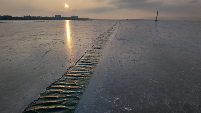 A Balatonnál nagy bajok lehetnek – durva videó érkezett