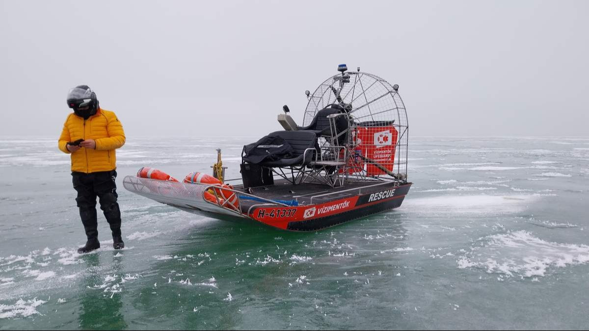 Kétéltűvel mérték végig a Balaton jegét, érdemes és tanulságos volt – videó, képek