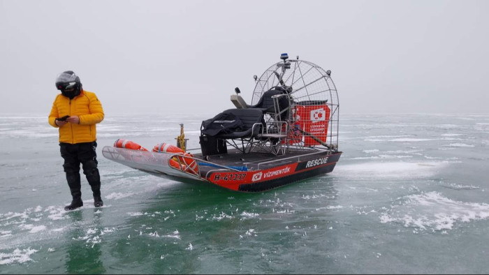 Kétéltűvel mérték végig a Balaton jegét, érdemes és tanulságos volt – videó, képek