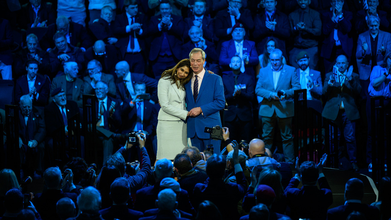 Átalakul a brit politika: újabb tory nagyágyú lépett át Nigel Farage pártjába