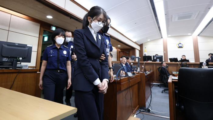 Börtönre ítélték a volt first ladyt Dél-Koreában