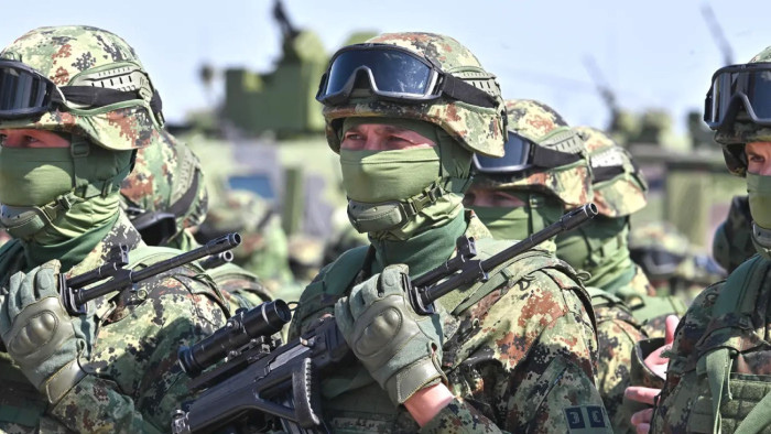 Háborús készültség a szomszédban – Szerbia újból bevezeti a hadkötelezettséget