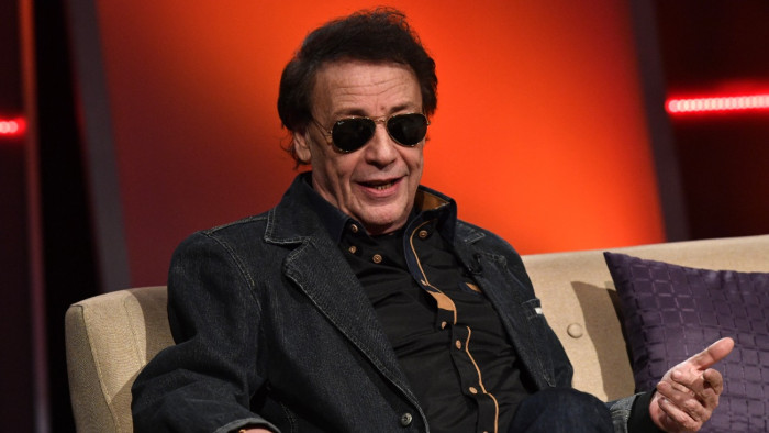 Decemberben még lazán viccelődött Fenyő Miklós egy táblaavatáson