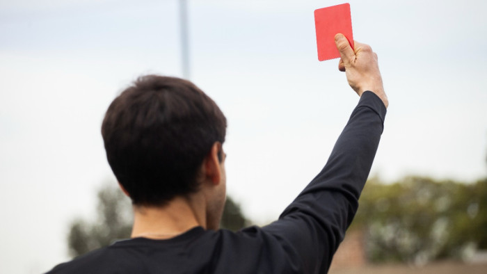 Szájkarate, dulakodás és botrány a foci NB I-ben, mind a két edzőt kiállították