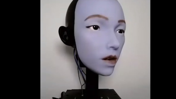 Ez már a Terminátor? Arcmimikát tanul az emberszabású robot a YouTube-ról