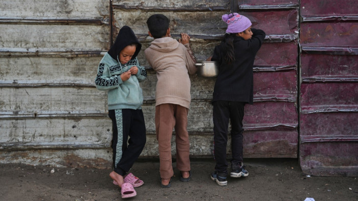 Megnyílt a Rafah-határ: napi 150 palesztin hagyhatja el Gázát