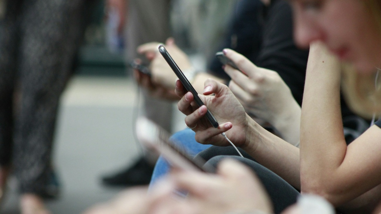 Spanyolország is beáll a sorba: „fájó korlátozás” jöhet a gyerekek számára