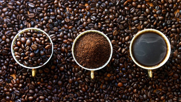 Padlóra került a kávé