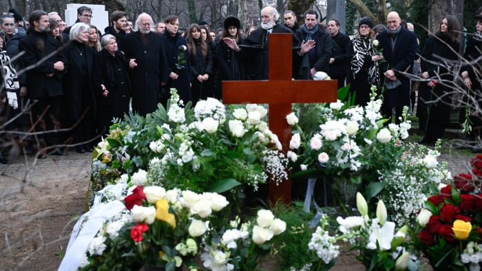 Örök nyugalomra helyezték Tarr Bélát