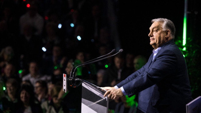 Elemzők: Orbán Viktor kockázatos időszakra számít, a Tisza programjában nehezen megvalósítható pontok is vannak