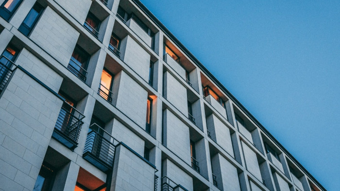 Látványos fordulat az ingatlanpiacon – most az újat keresik, kevésbé a használtat