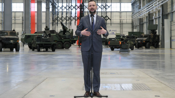 Nagy bejelentést tett a lengyel nemzetvédelmi miniszter