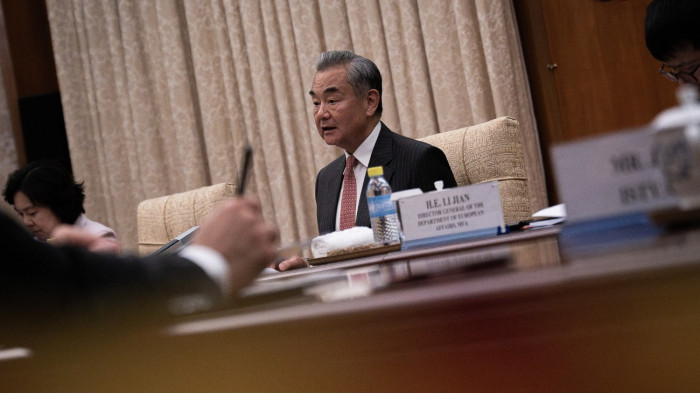 Fontos vendég érkezik keletről Budapestre