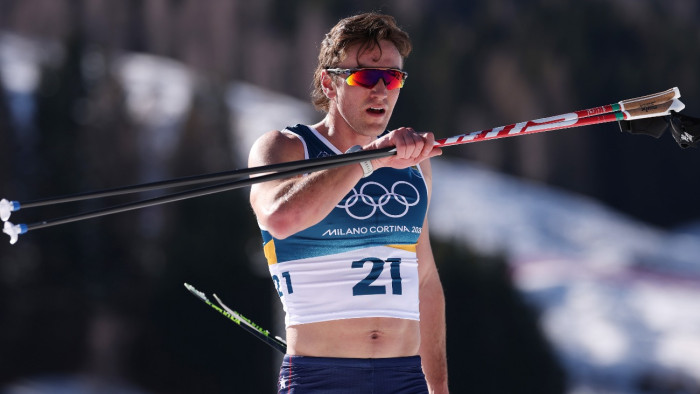 Botrány az olimpián, félmeztelenül állt rajthoz egy sífutó