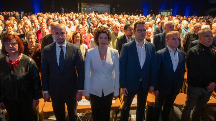 DK-kampánynyitó: „egyre durvább, tesztoszteronvezérelt, gyűlölködő erőfitogtatás zajlik”