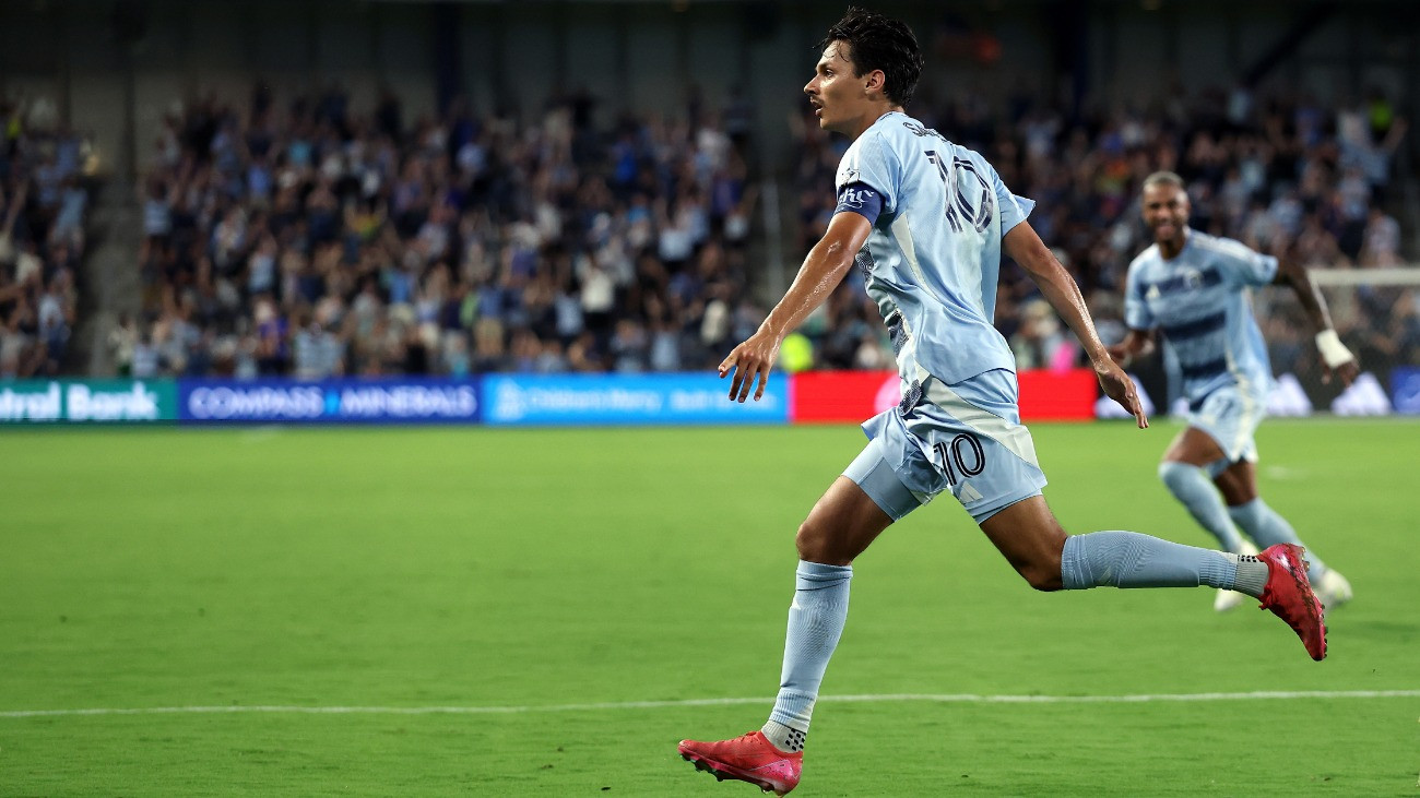 Dollármilliós üzlet: klubot vált a magyar válogatott támadó