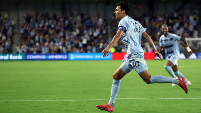 Dollármilliós üzlet: klubot vált a magyar válogatott támadó