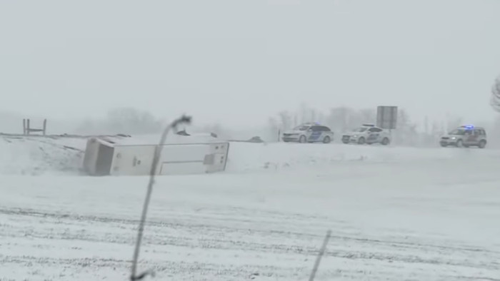 Rengeteg a sérült a zalai buszbalesetben, a szélvédőn át folyt a mentés
