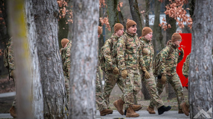 Haditorna a Balatonnál