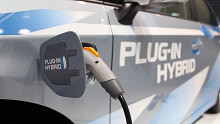 „PR-fogyasztás” – Szakértő a plug-in hibridek csalódást keltő gyári adatairól