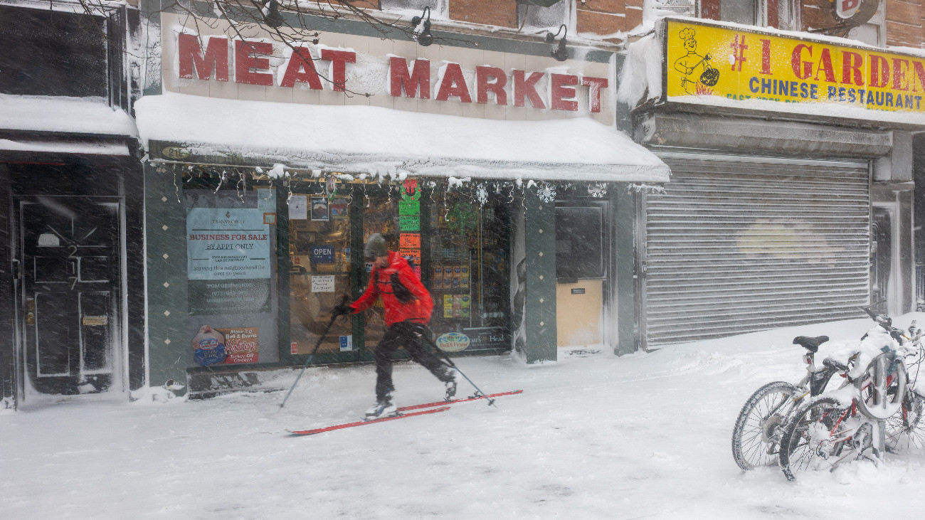 Bombaciklon: leállították a járműközlekedést New Yorkban az elképesztő havazás miatt – videók