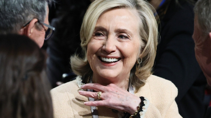 Zárt ajtók mögött faggatják Clintonékat az Epstein-kapcsolatukról