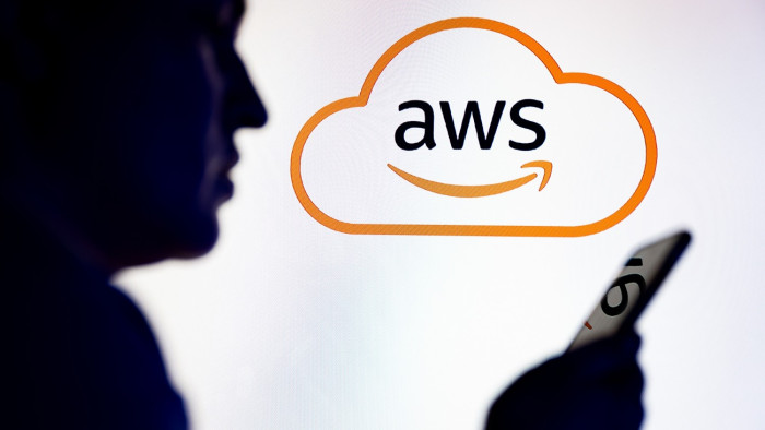 Dróncsapások érték az Amazon közel-keleti adatközpontjait, nagy a káosz