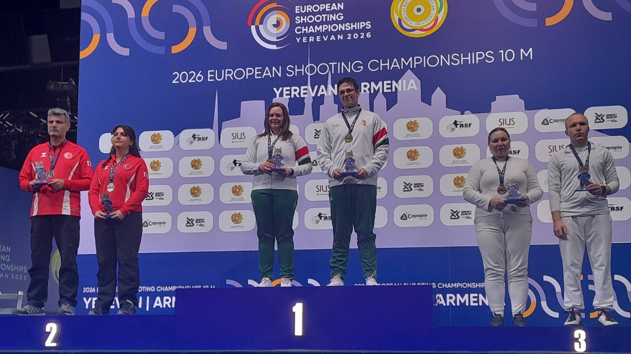 Major Veronika Nagy Ákos Károllyal közösen diadalmaskodott a pisztolyosok vegyes csapat számában a Jerevánban zajló légfegyveres Európa-bajnokságon.