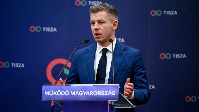 Magyar Péter adócsökkentést vagy benzinárstopot sürget