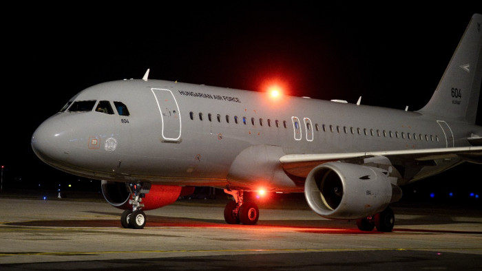 Újabb magyar katonai gép szállt le Ferihegyen