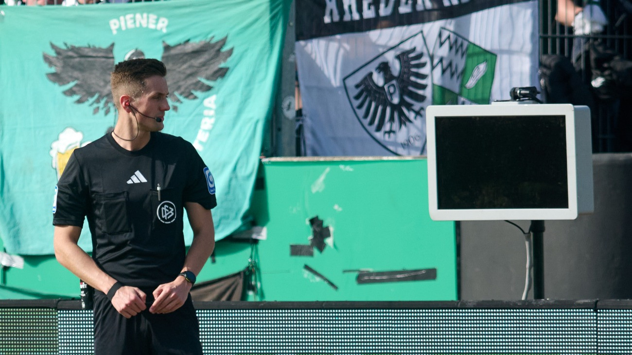 Meglépte a VAR-ellenes szurkoló Dárdai mérkőzésén, amit eddig senki sem mert