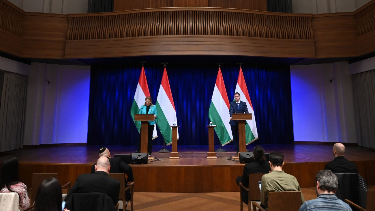 „Ha elindul az olaj a Barátságon, nem blokkoljuk az ukrán hitelt” – Kormányinfó percről percre