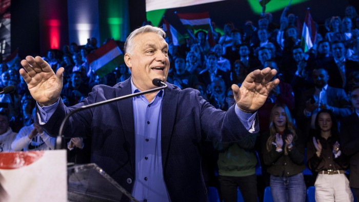 Orbán Viktor kemény kérdésekre válaszolt a Fidesz választmányi ülése előtt